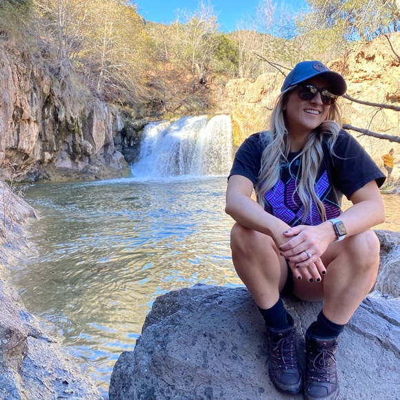 Meet your Posher, Cass - Picture 5 of 5